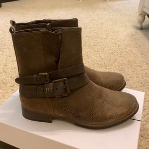 Maurice’s Brown Mid ankle bootie
